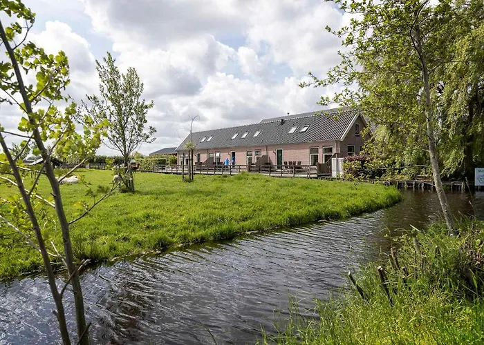 Zaanse Rietveld Logies ألفن آن دن راين